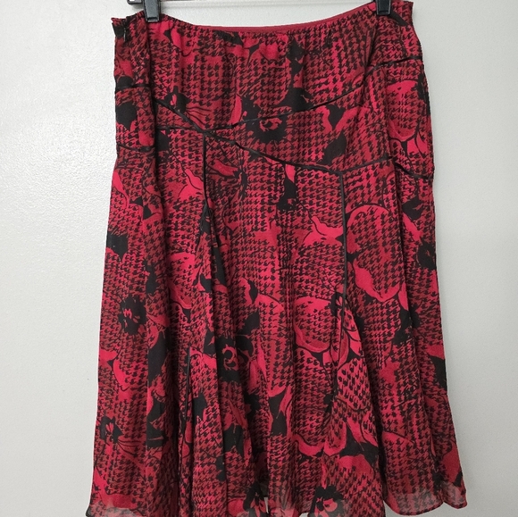 Coldwater Creek Skirt Size PM Jersey Stretch A-Line Red Black Floral - Picture 4 of 11